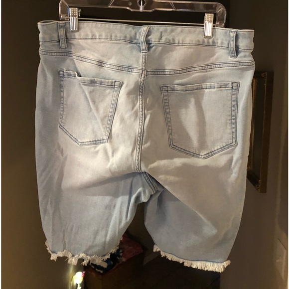 Lane Bryant Sz 18 Denim Shorts - Picture 2 of 3